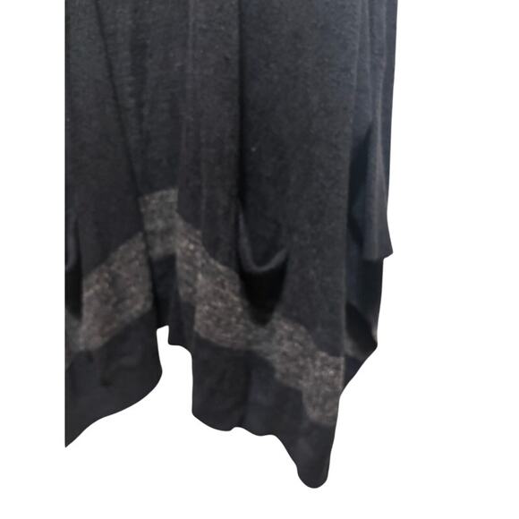 Barefoot Dreams CozyChic Lite Cliffside Wrap Open Front One Size black and gray - Picture 3 of 7